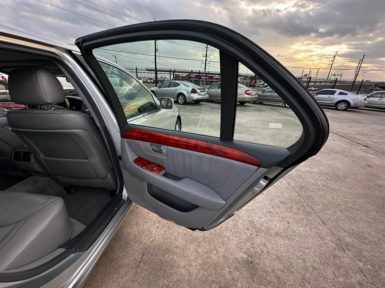 Lexus LS 430 Sedan 2004