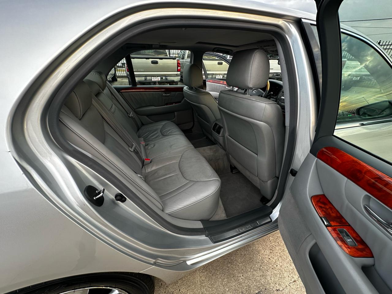 Lexus LS 430 Sedan 2004