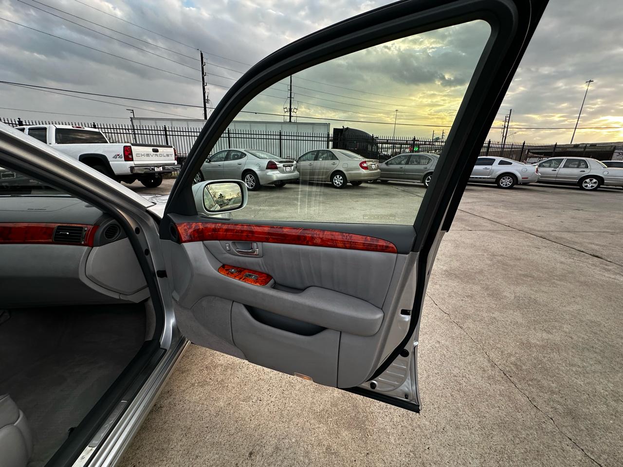 Lexus LS 430 Sedan 2004