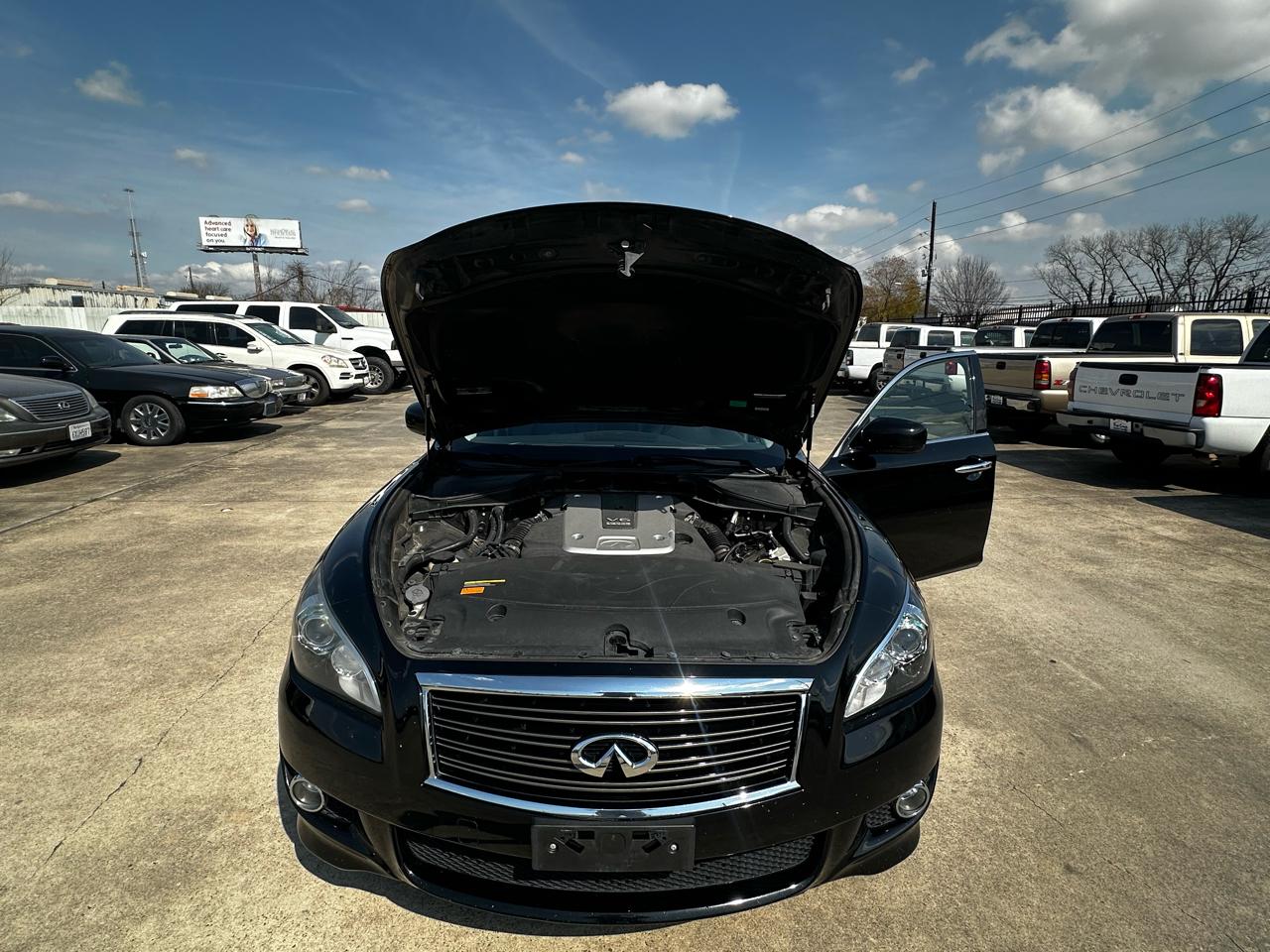 Infiniti M  2012