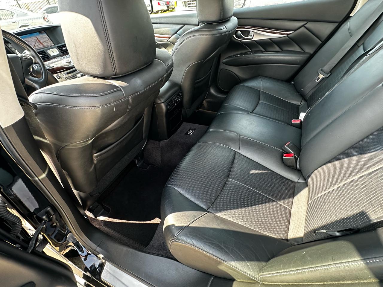 Infiniti M  2012