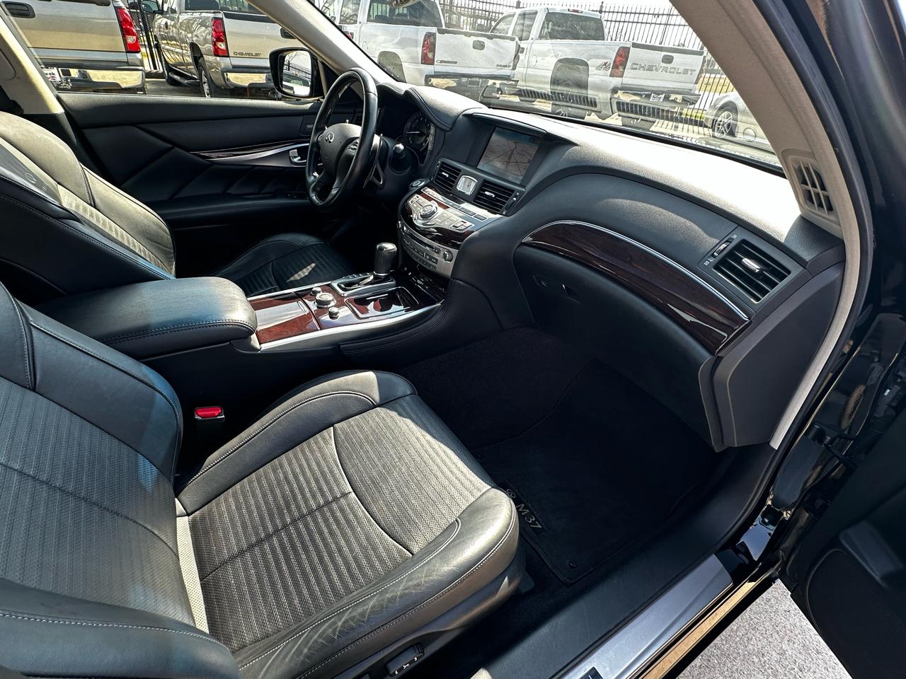 Infiniti M  2012