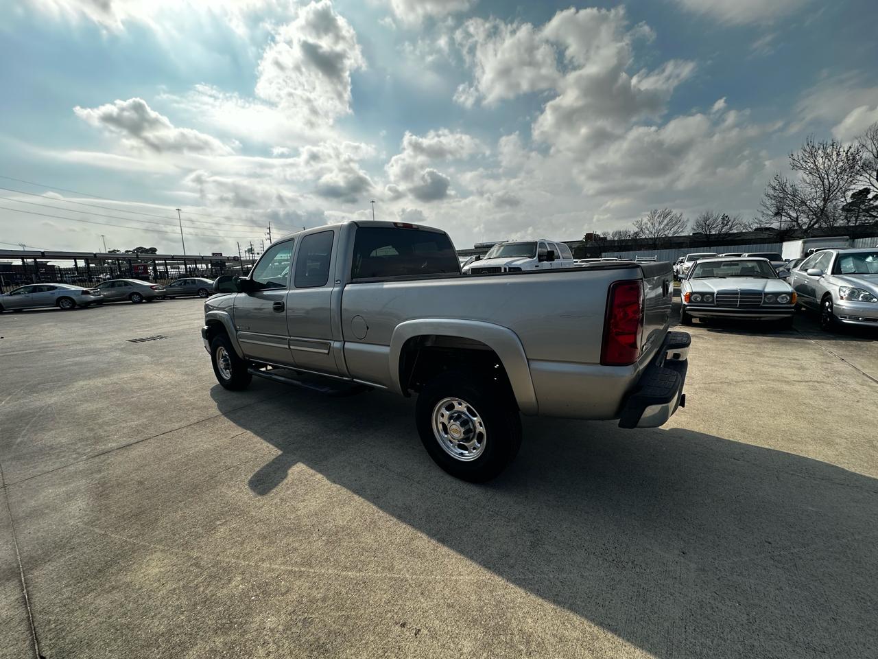 Chevrolet Silverado 2500HD LS Ext. Cab Short Bed 2WD 2003