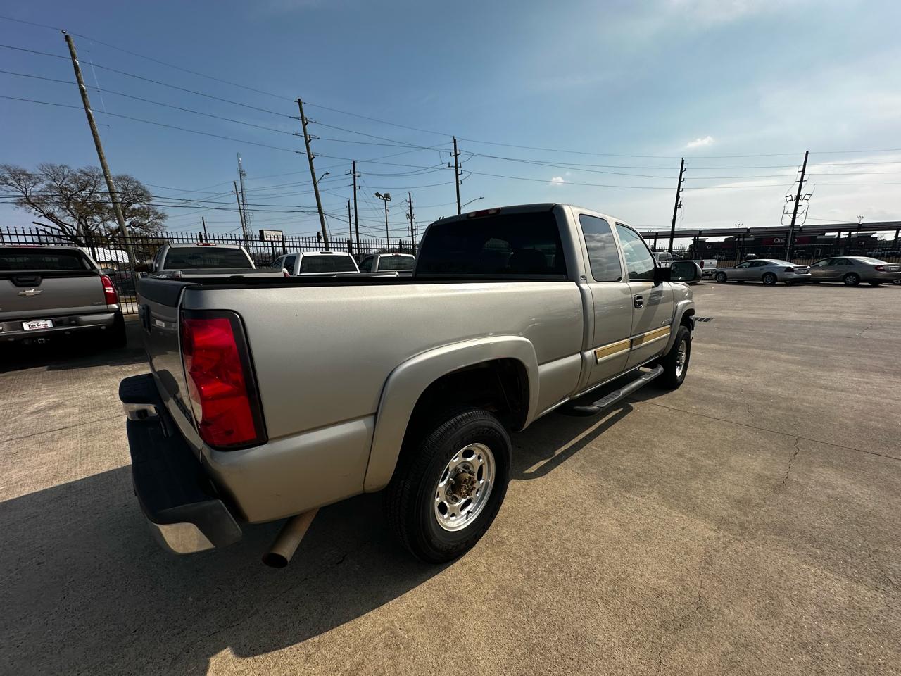 Chevrolet Silverado 2500HD LS Ext. Cab Short Bed 2WD 2003