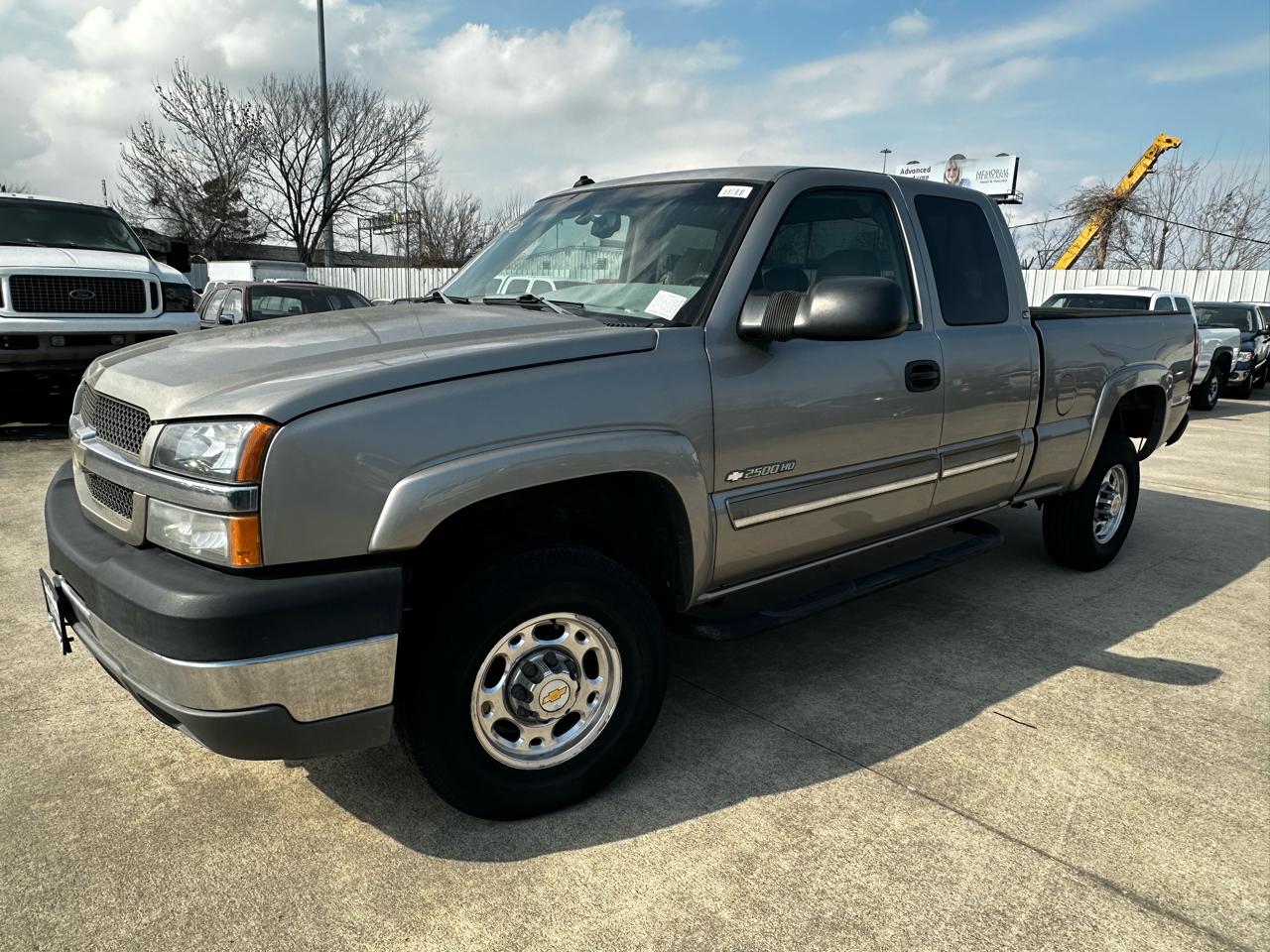 Chevrolet Silverado 2500HD LS Ext. Cab Short Bed 2WD 2003