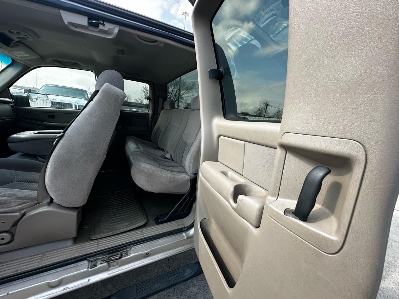 Chevrolet Silverado 2500HD LS Ext. Cab Short Bed 2WD 2003