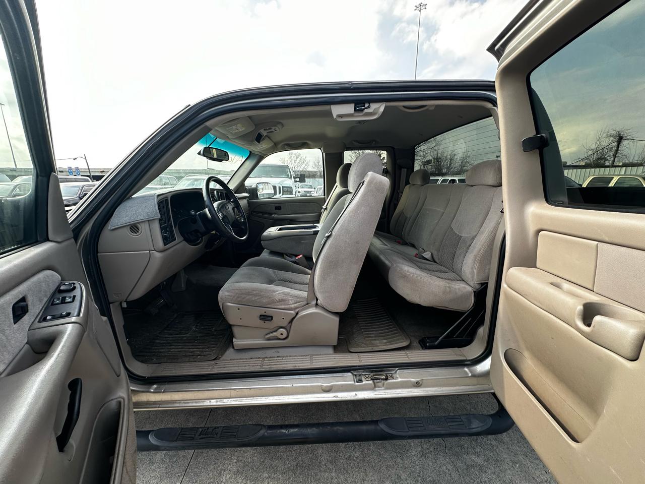 Chevrolet Silverado 2500HD LS Ext. Cab Short Bed 2WD 2003