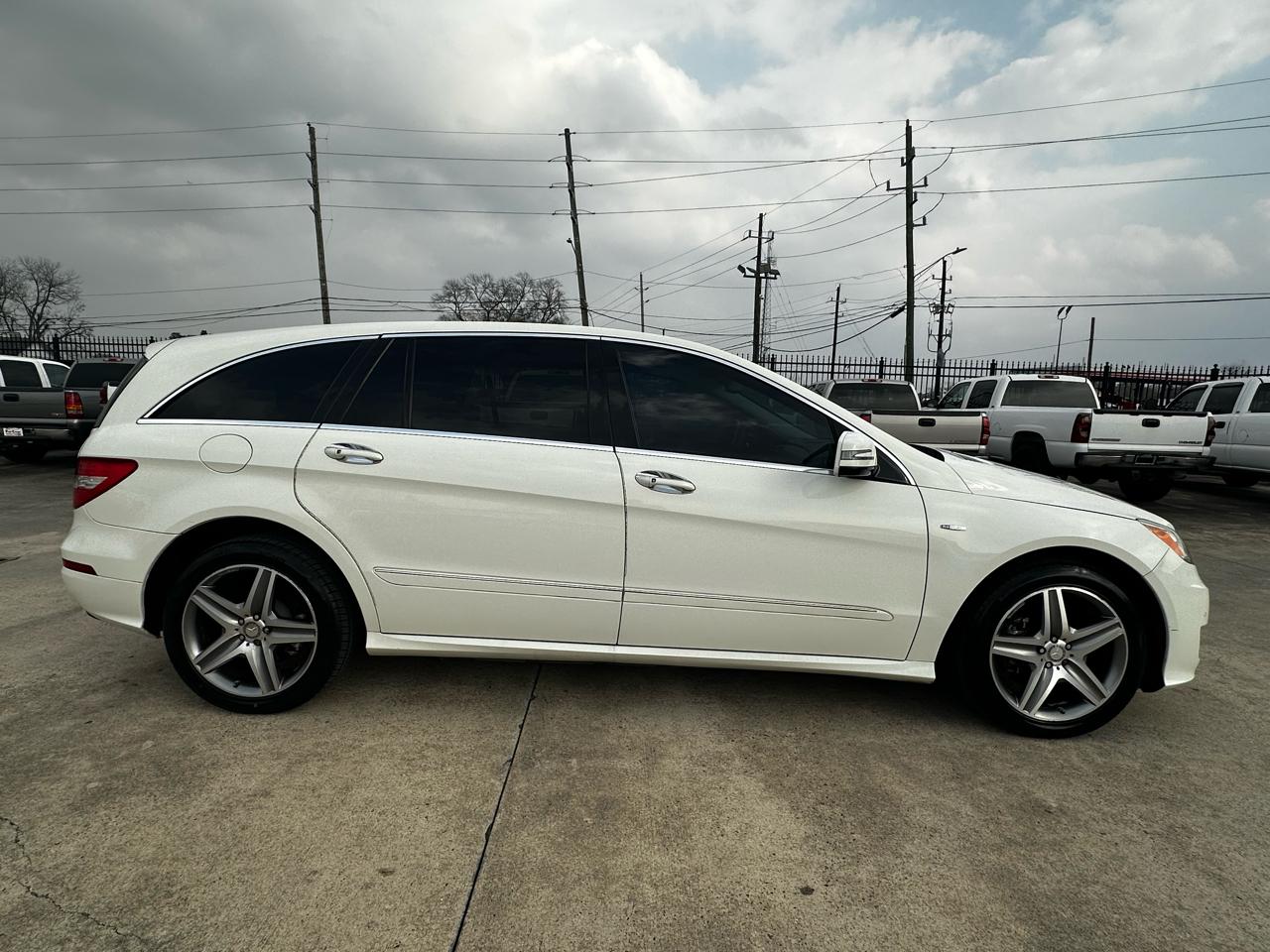 Mercedes-Benz R-Class R350 4MATIC w/ 3rd Row 2012