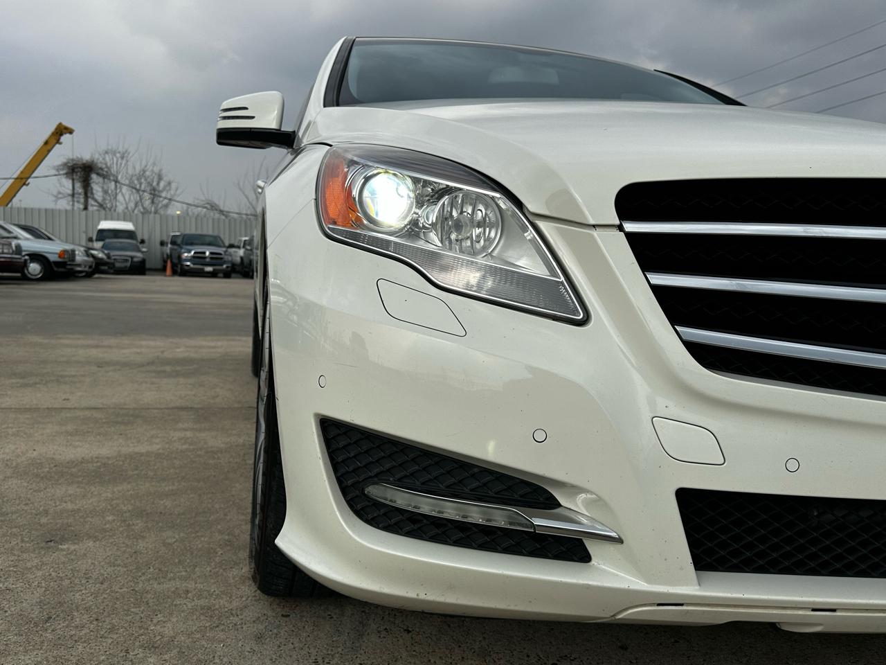 Mercedes-Benz R-Class R350 4MATIC w/ 3rd Row 2012