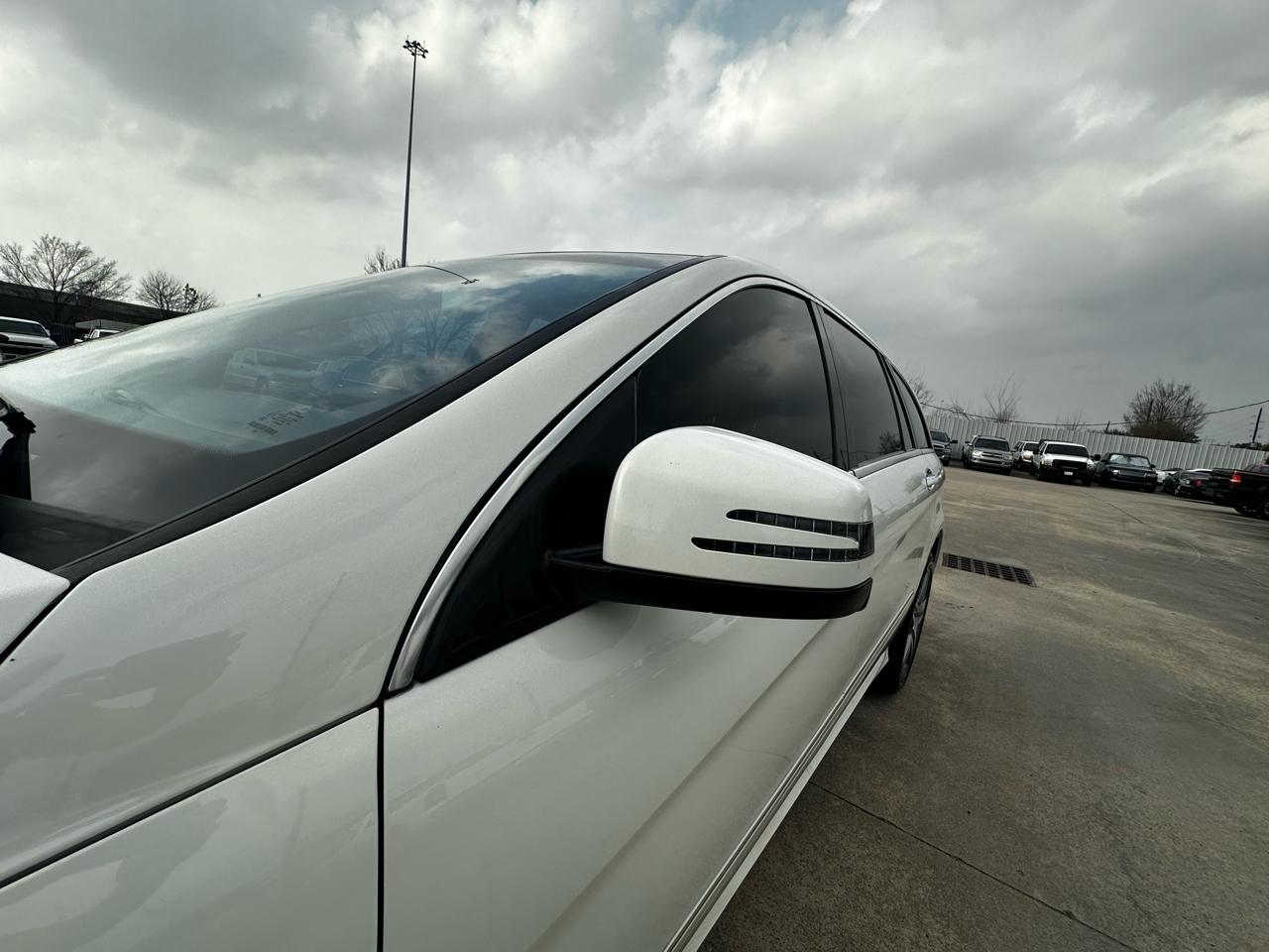 Mercedes-Benz R-Class R350 4MATIC w/ 3rd Row 2012