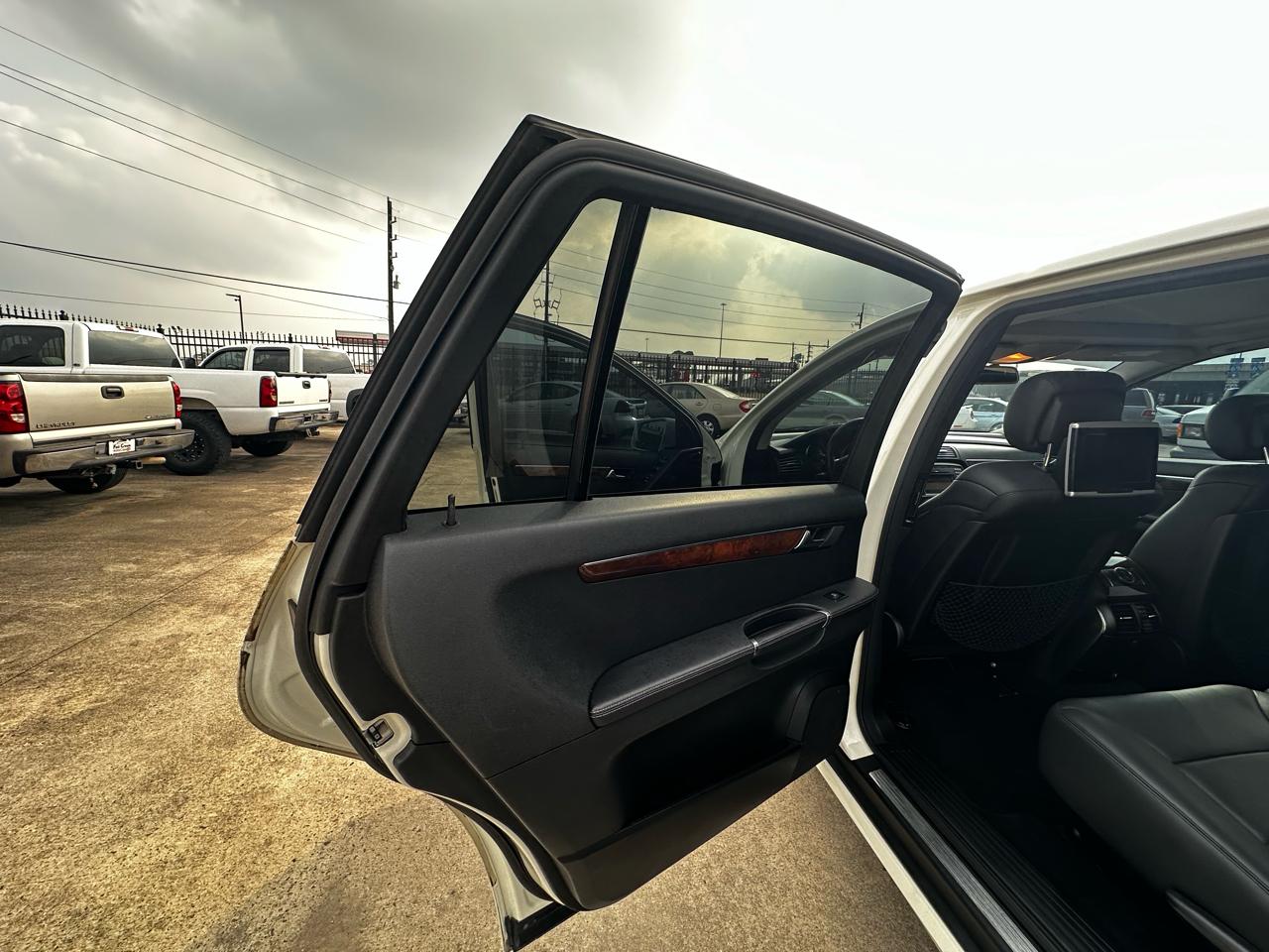 Mercedes-Benz R-Class R350 4MATIC w/ 3rd Row 2012