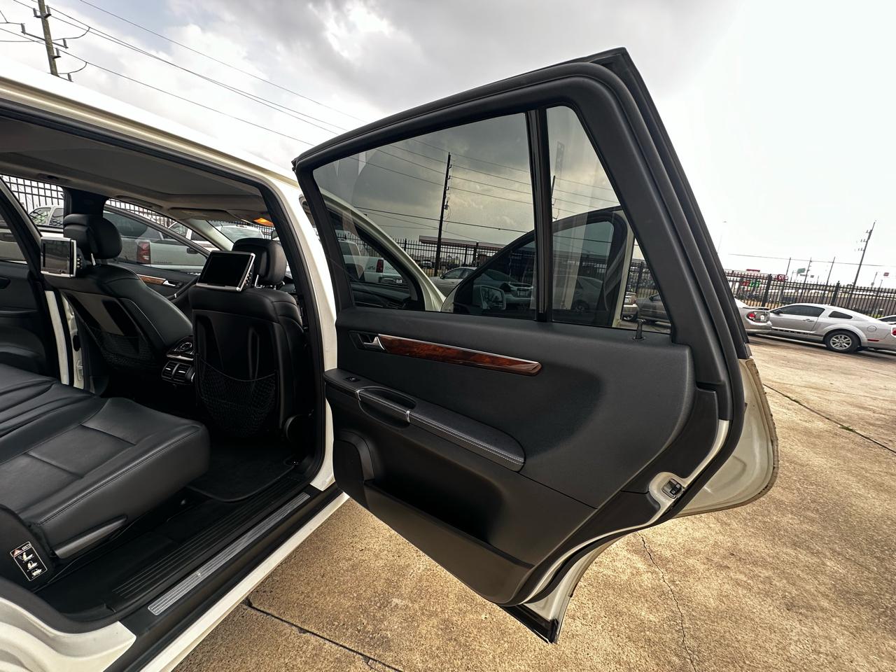 Mercedes-Benz R-Class R350 4MATIC w/ 3rd Row 2012