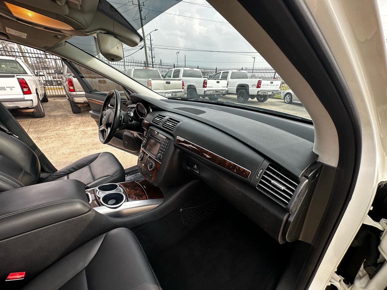 Mercedes-Benz R-Class R350 4MATIC w/ 3rd Row 2012