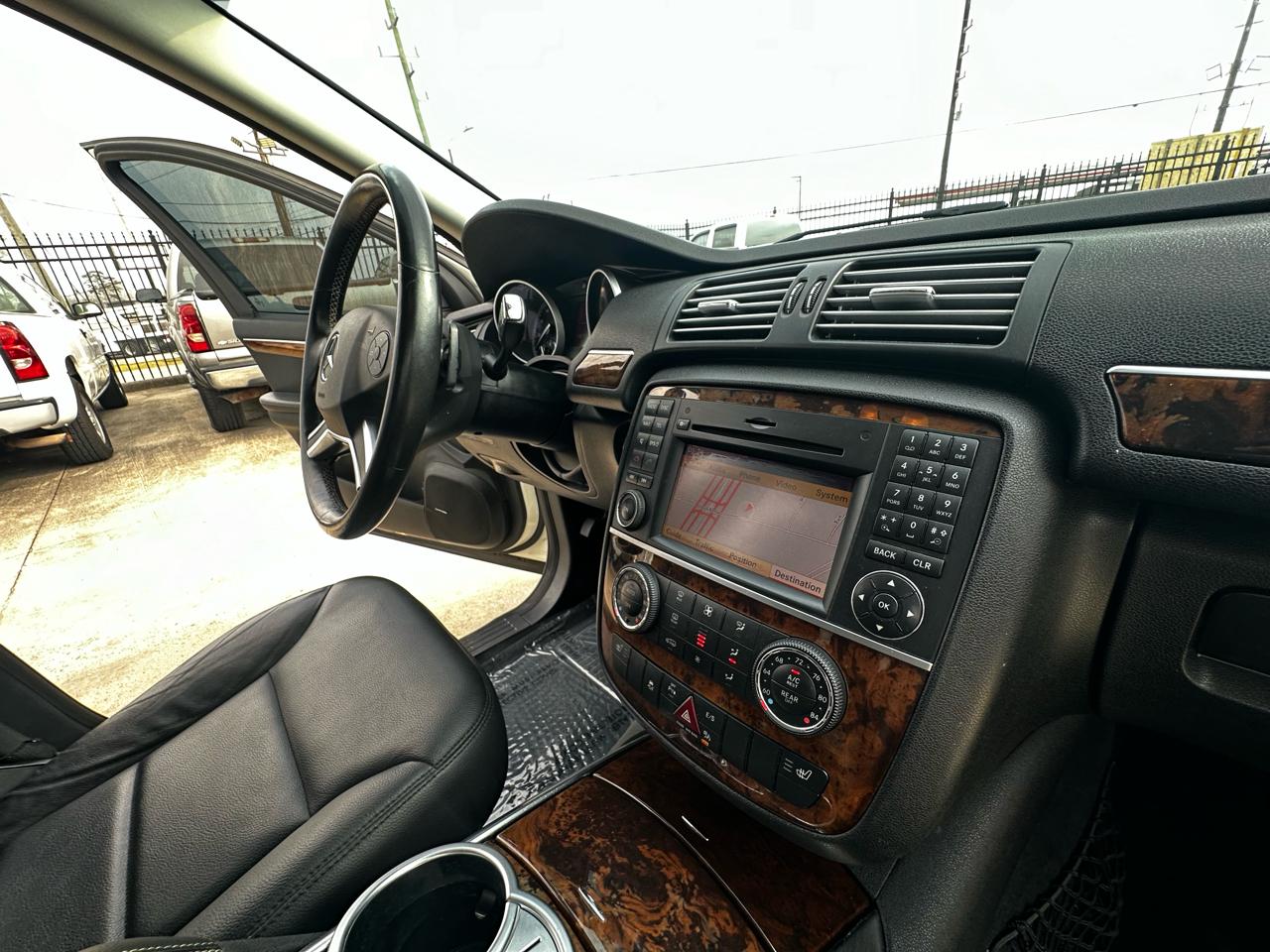 Mercedes-Benz R-Class R350 4MATIC w/ 3rd Row 2012