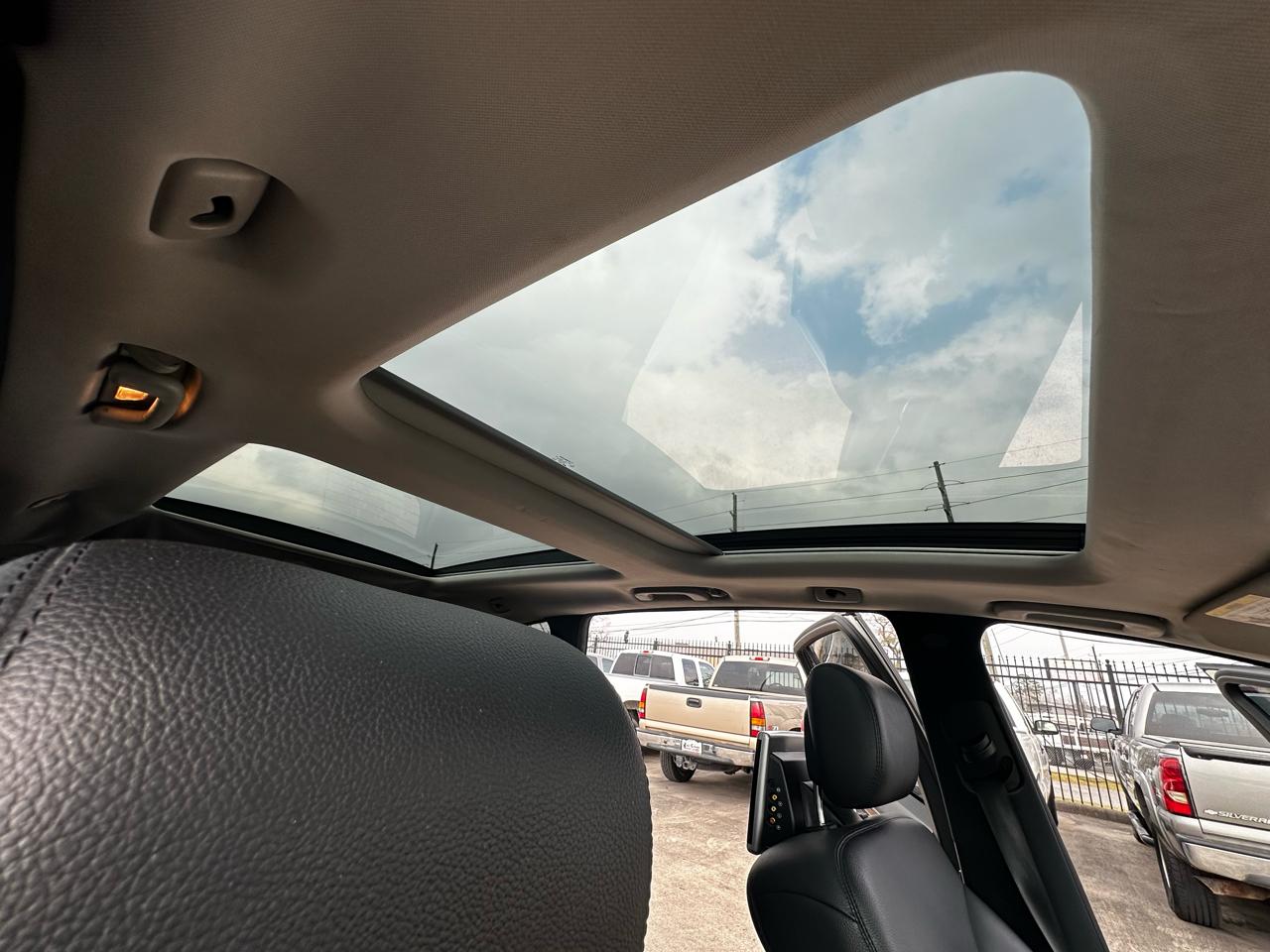 Mercedes-Benz R-Class R350 4MATIC w/ 3rd Row 2012