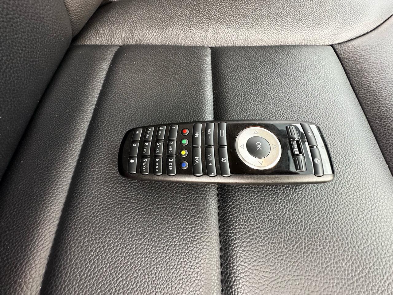 Mercedes-Benz R-Class R350 4MATIC w/ 3rd Row 2012