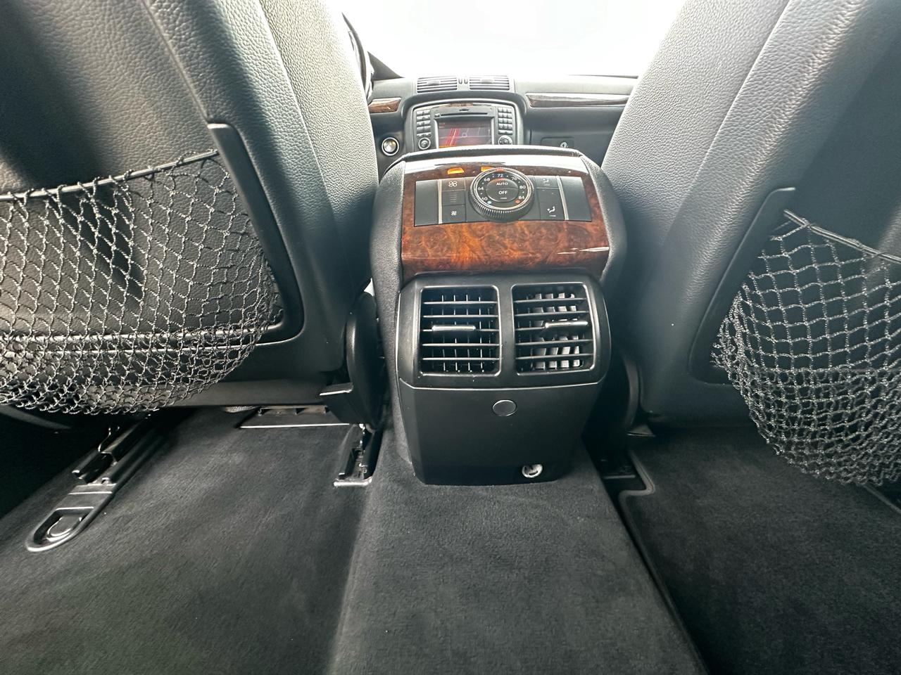 Mercedes-Benz R-Class R350 4MATIC w/ 3rd Row 2012