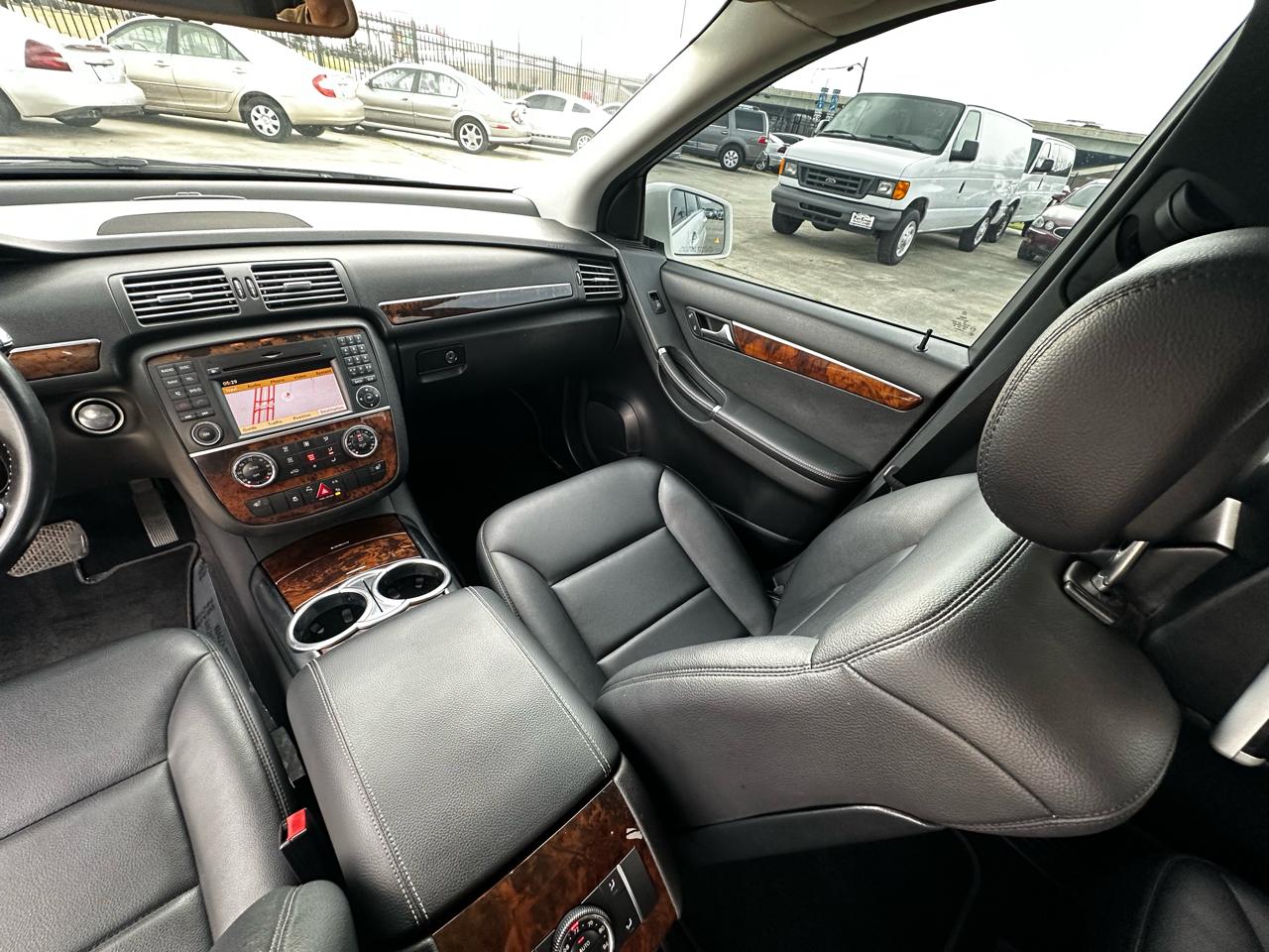 Mercedes-Benz R-Class R350 4MATIC w/ 3rd Row 2012