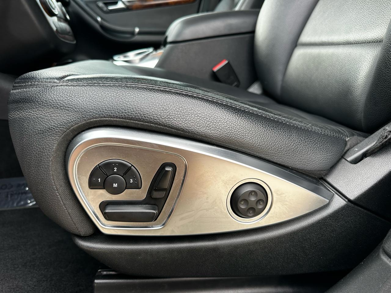 Mercedes-Benz R-Class R350 4MATIC w/ 3rd Row 2012