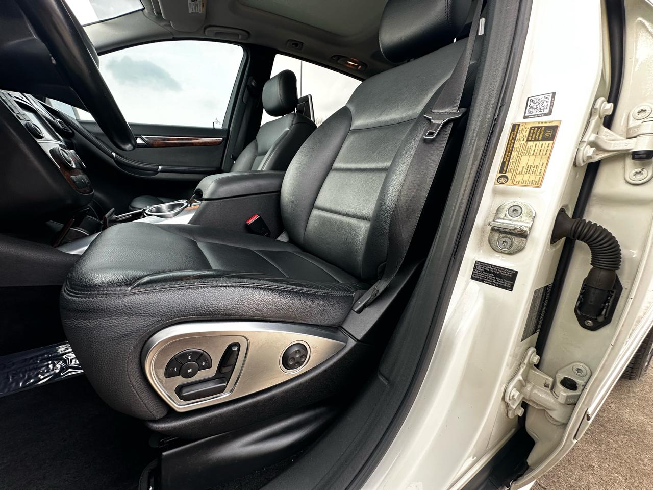 Mercedes-Benz R-Class R350 4MATIC w/ 3rd Row 2012