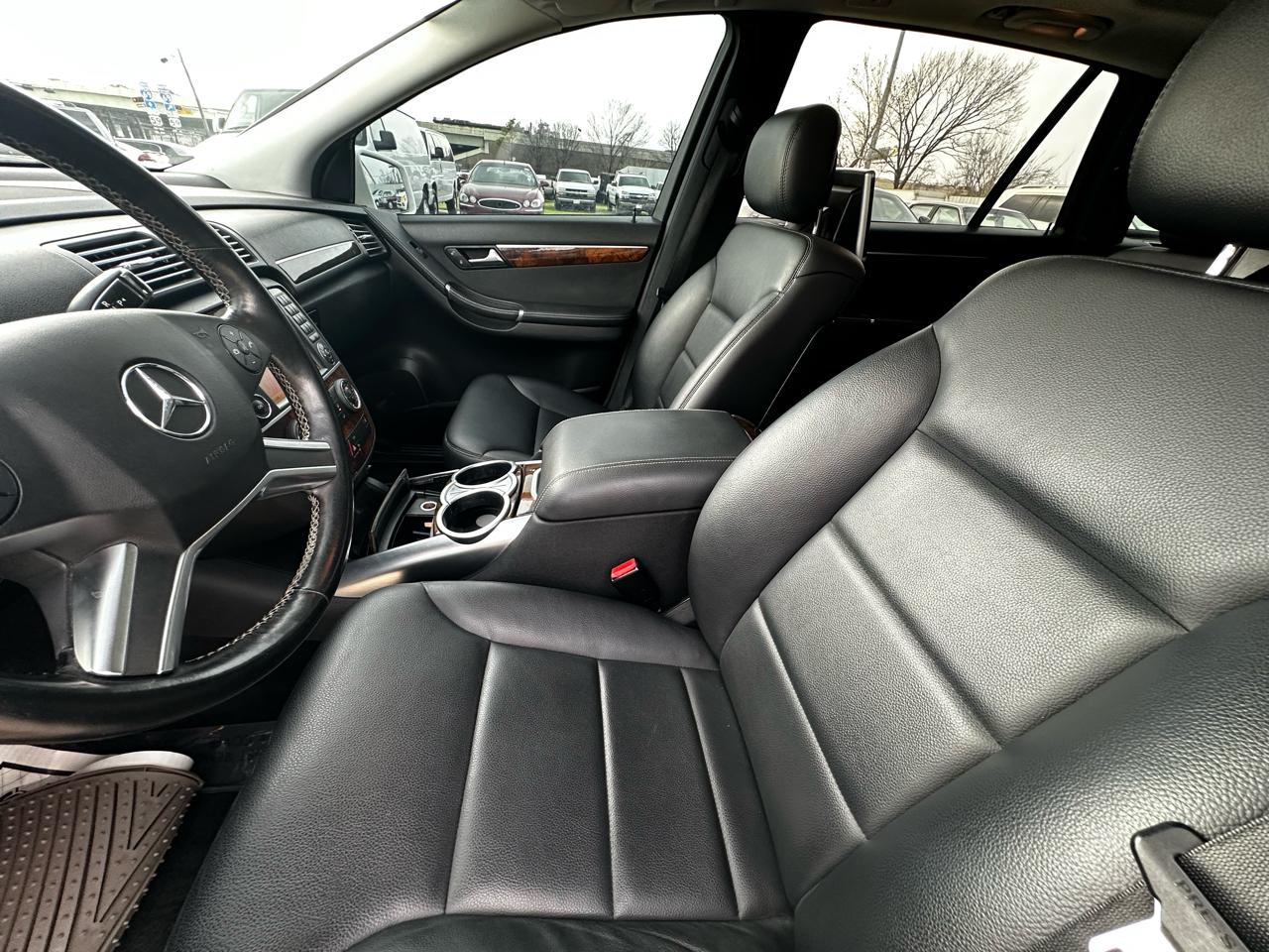 Mercedes-Benz R-Class R350 4MATIC w/ 3rd Row 2012