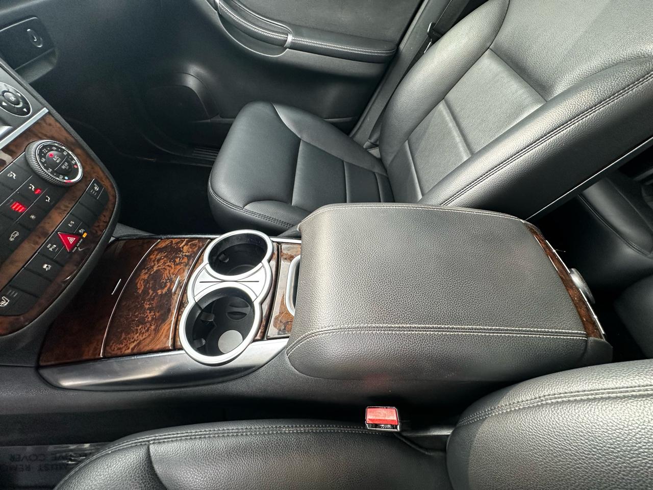 Mercedes-Benz R-Class R350 4MATIC w/ 3rd Row 2012