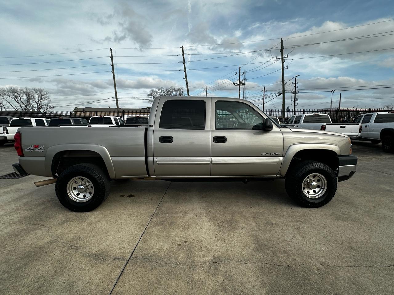 Chevrolet Silverado 2500HD LT Crew Cab Short Bed 4WD 2003