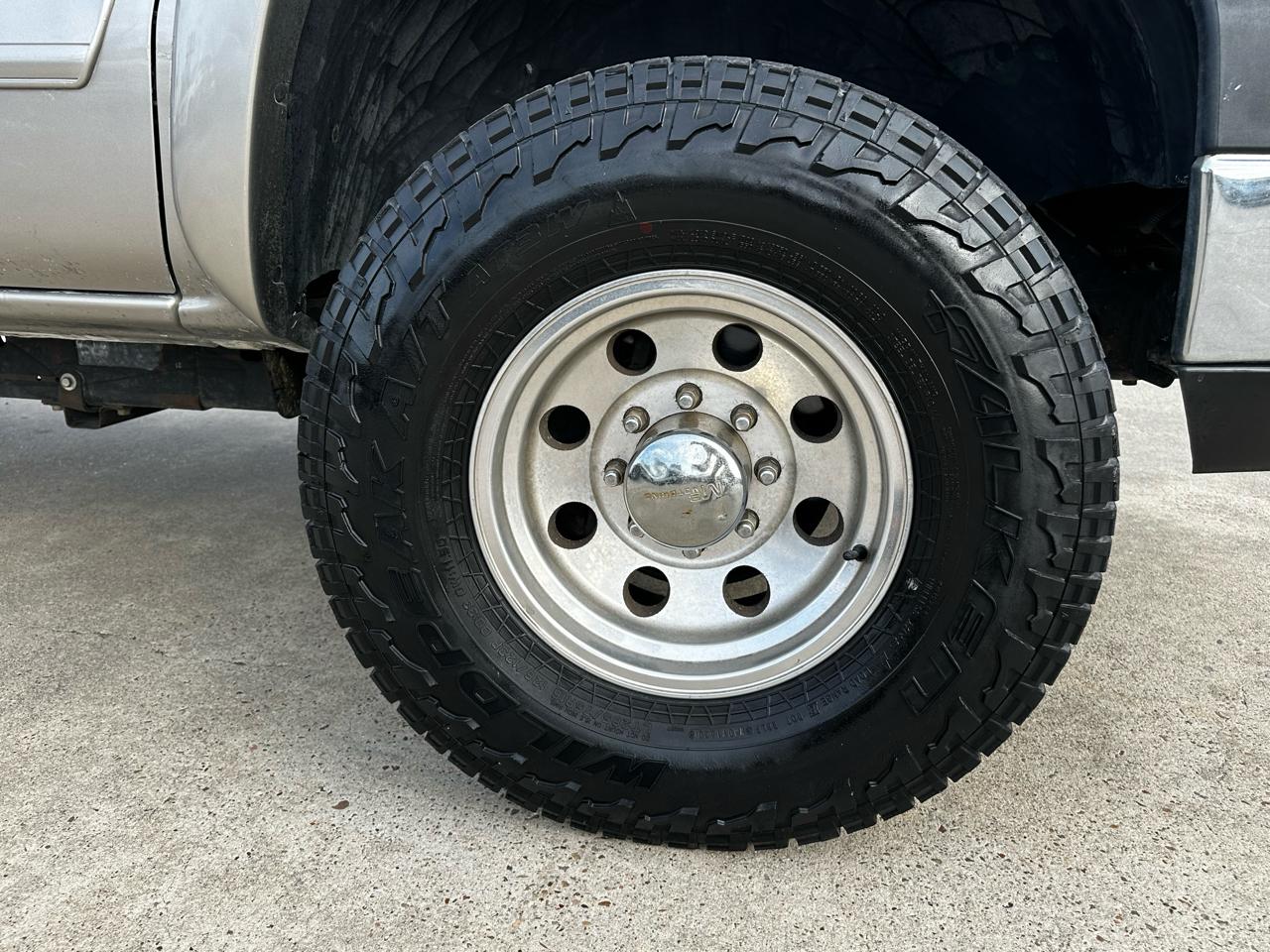 Chevrolet Silverado 2500HD LT Crew Cab Short Bed 4WD 2003