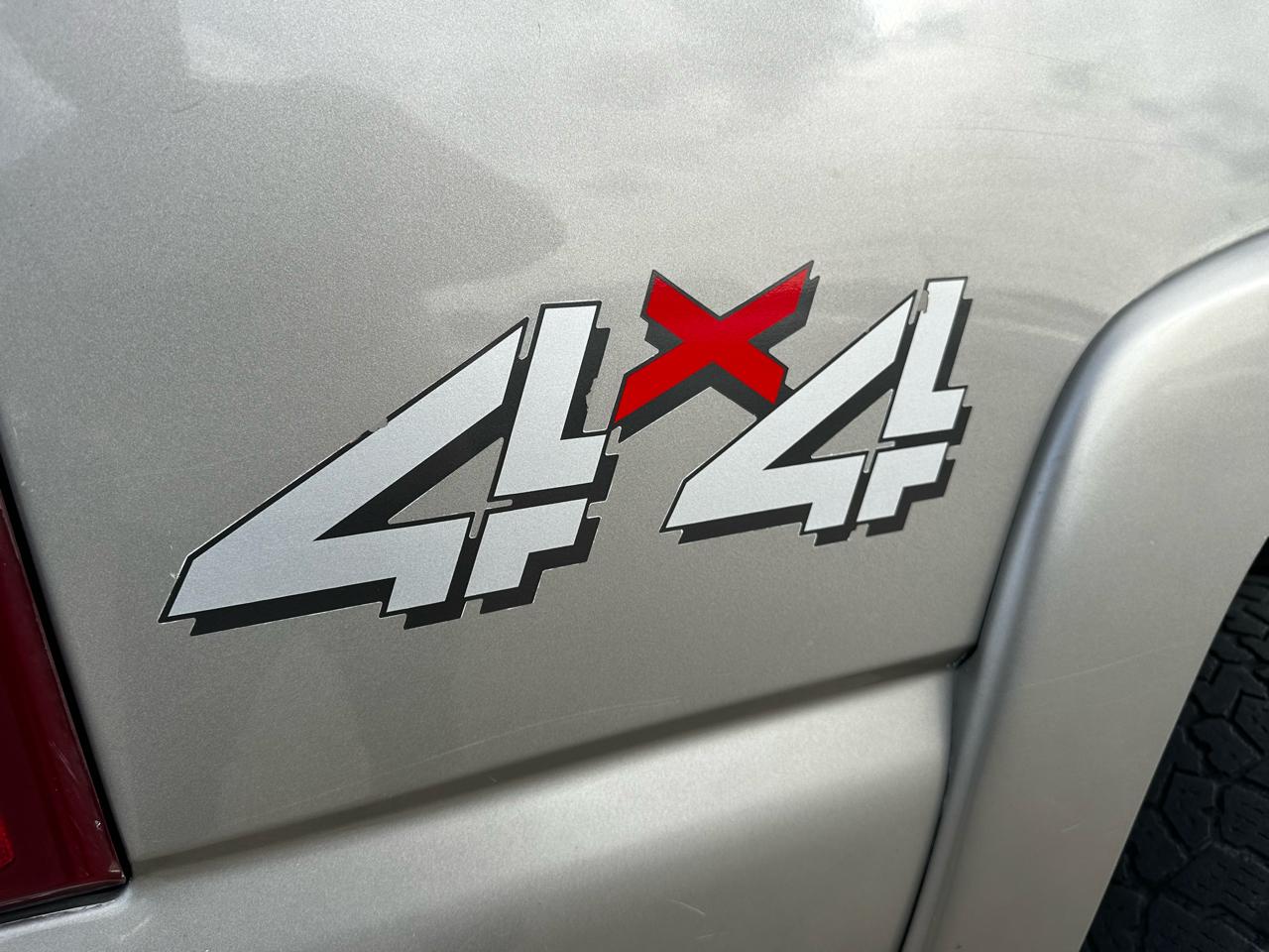 Chevrolet Silverado 2500HD LT Crew Cab Short Bed 4WD 2003