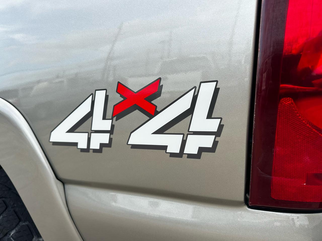 Chevrolet Silverado 2500HD LT Crew Cab Short Bed 4WD 2003