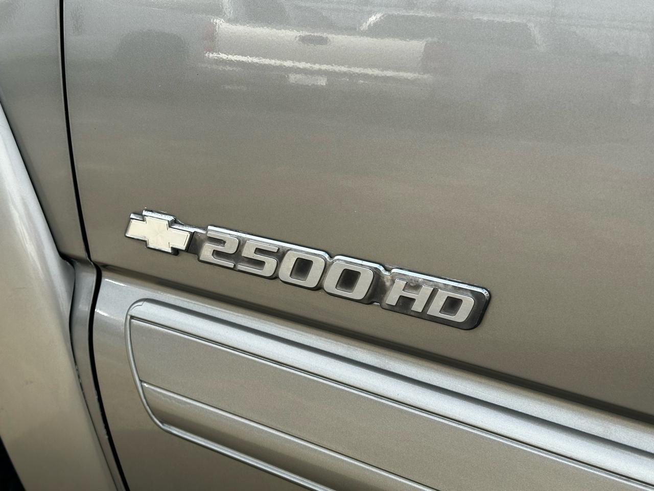 Chevrolet Silverado 2500HD LT Crew Cab Short Bed 4WD 2003