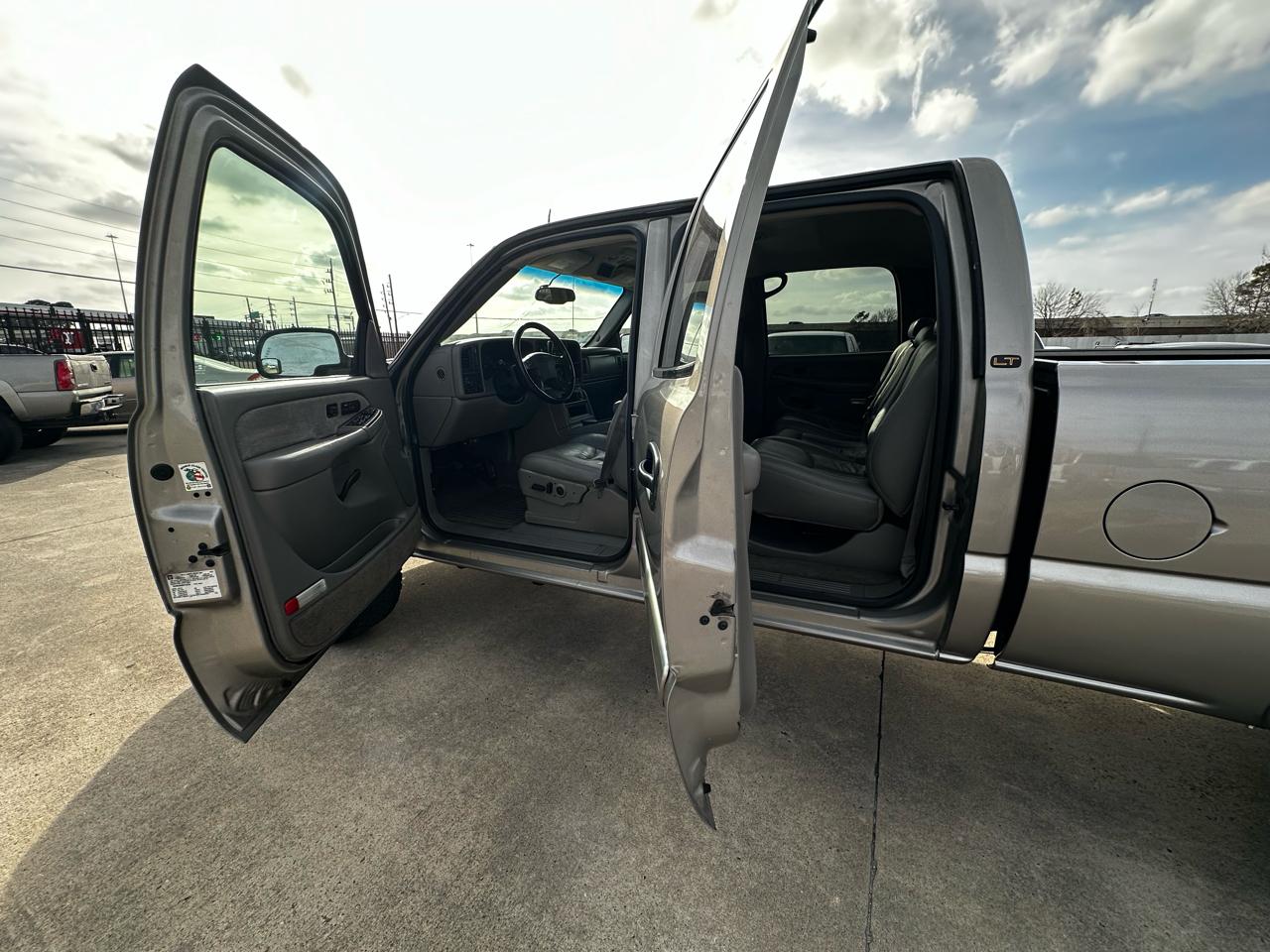 Chevrolet Silverado 2500HD LT Crew Cab Short Bed 4WD 2003