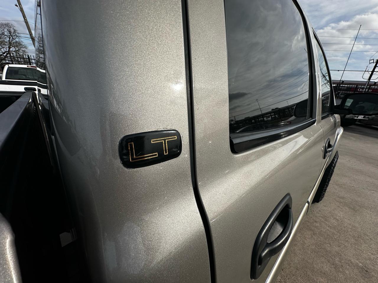 Chevrolet Silverado 2500HD LT Crew Cab Short Bed 4WD 2003