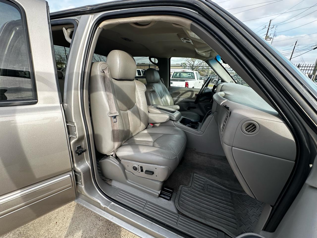 Chevrolet Silverado 2500HD LT Crew Cab Short Bed 4WD 2003