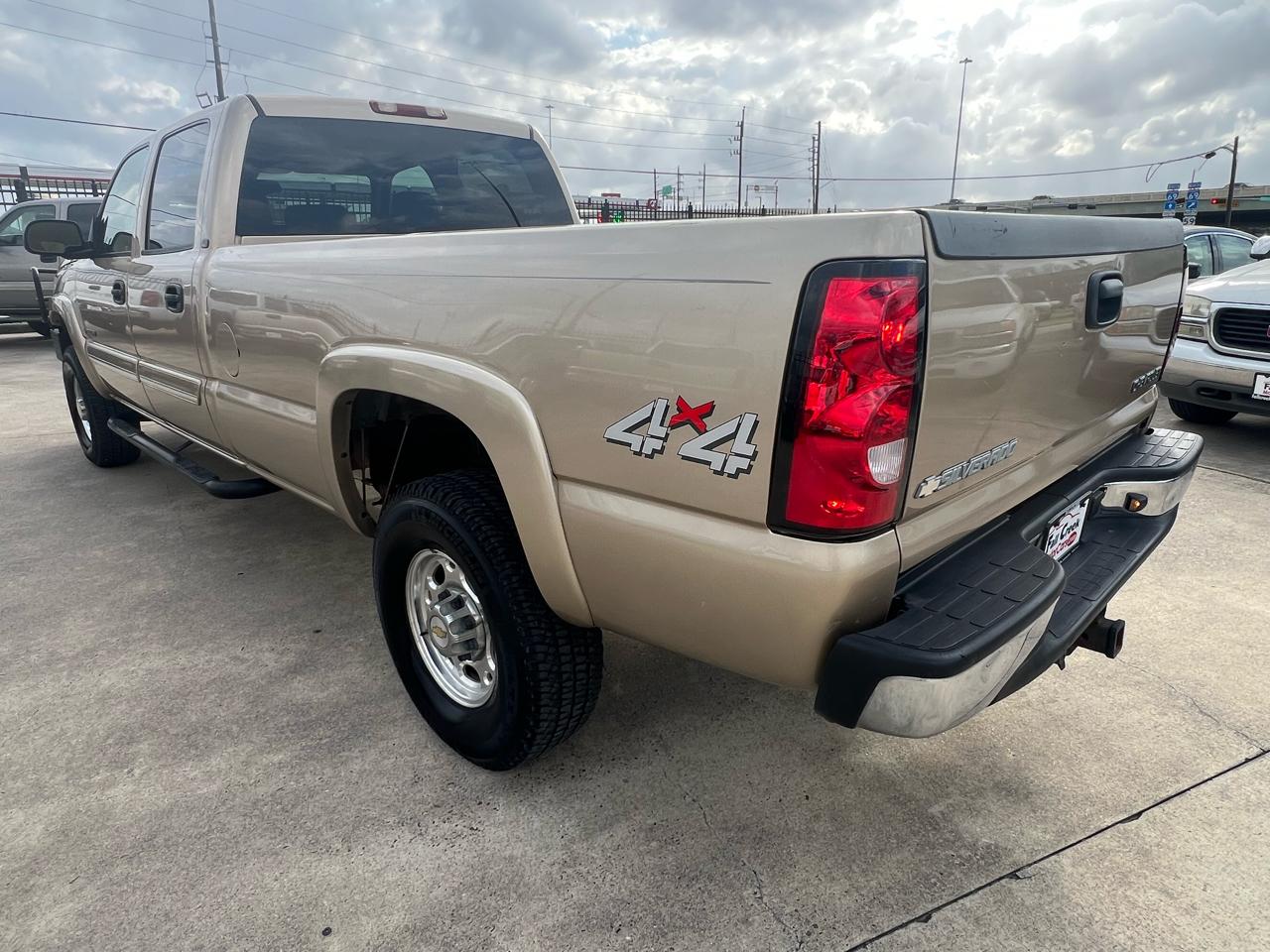 Chevrolet Silverado 2500HD LT Crew Cab Long Bed 4WD 2004