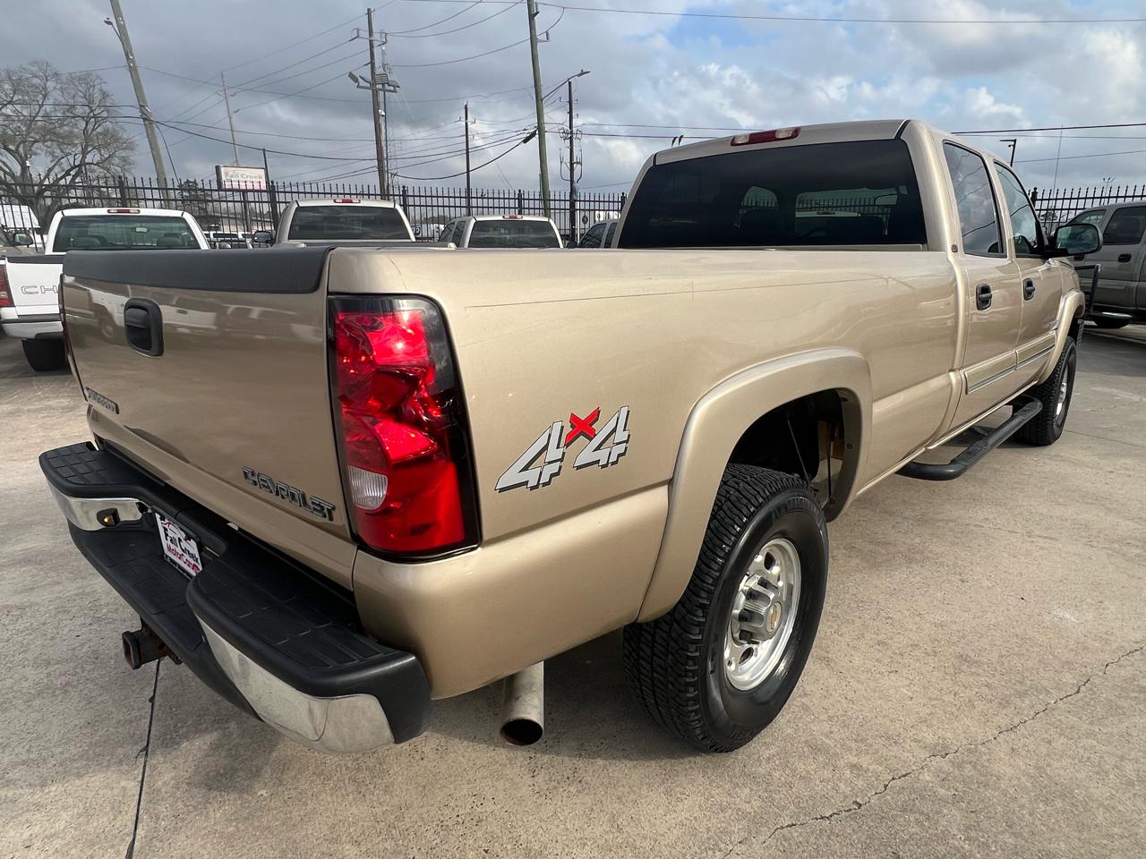 Chevrolet Silverado 2500HD LT Crew Cab Long Bed 4WD 2004