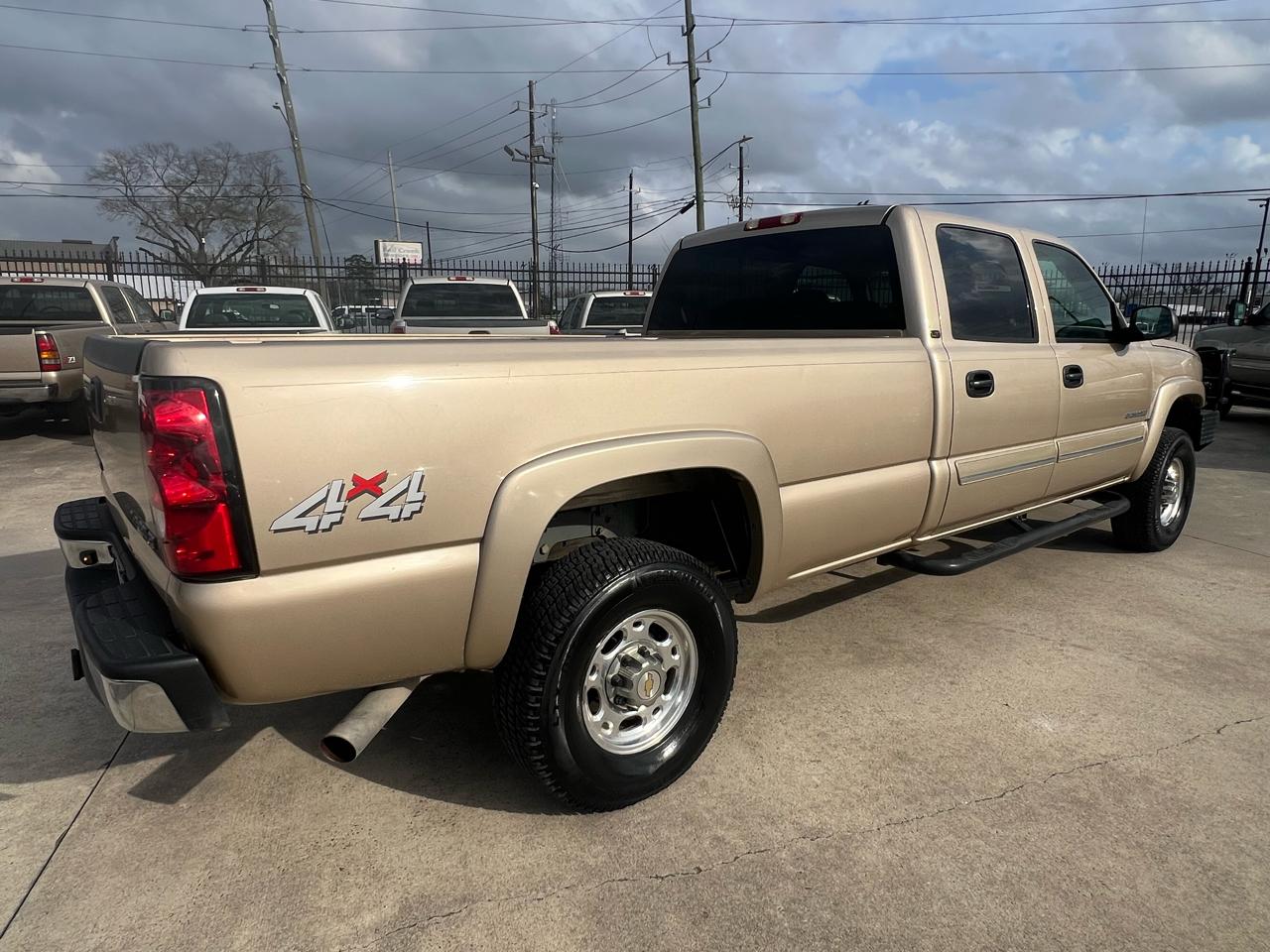 Chevrolet Silverado 2500HD LT Crew Cab Long Bed 4WD 2004