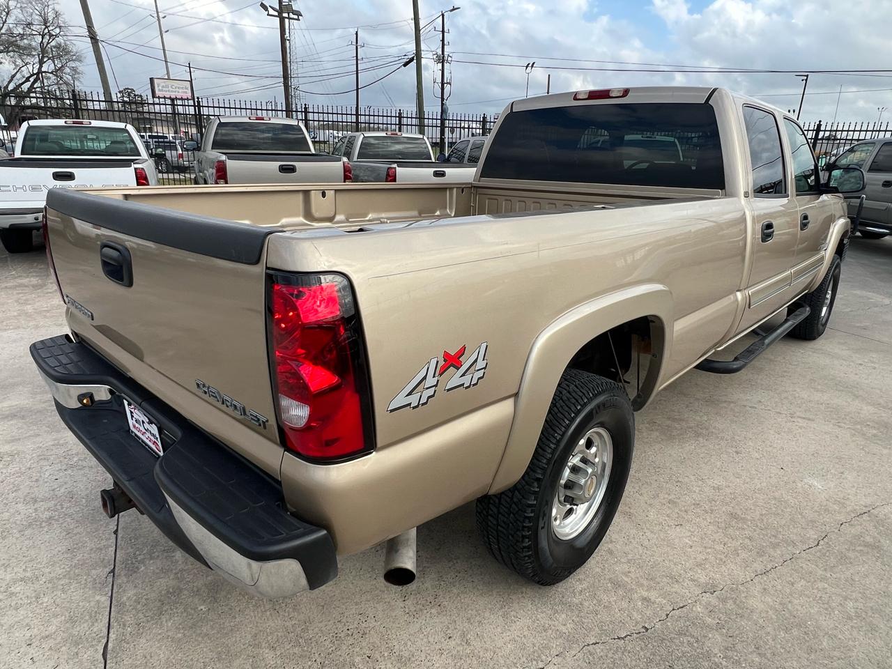 Chevrolet Silverado 2500HD LT Crew Cab Long Bed 4WD 2004