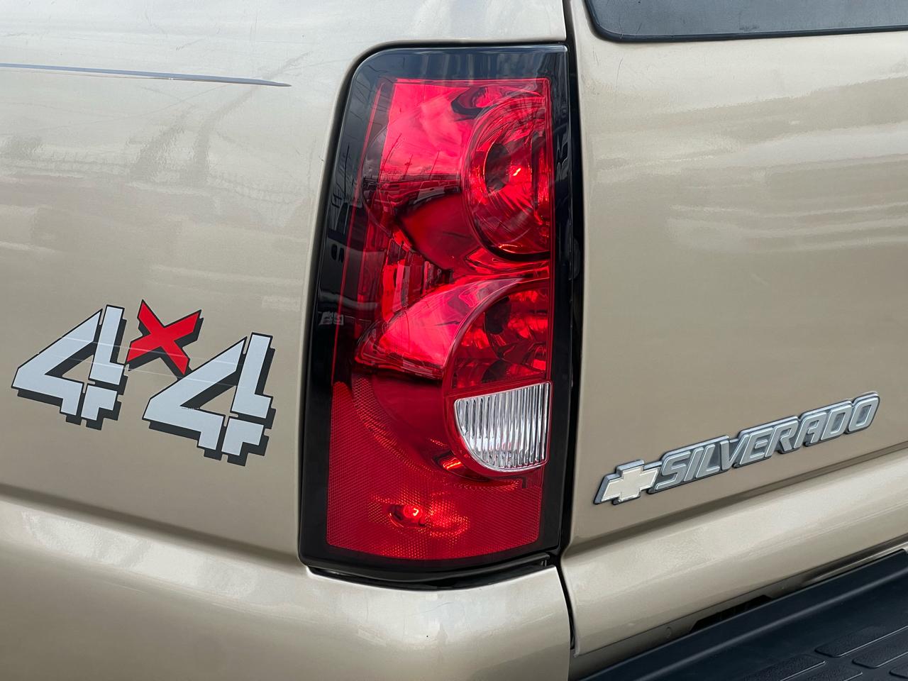 Chevrolet Silverado 2500HD LT Crew Cab Long Bed 4WD 2004