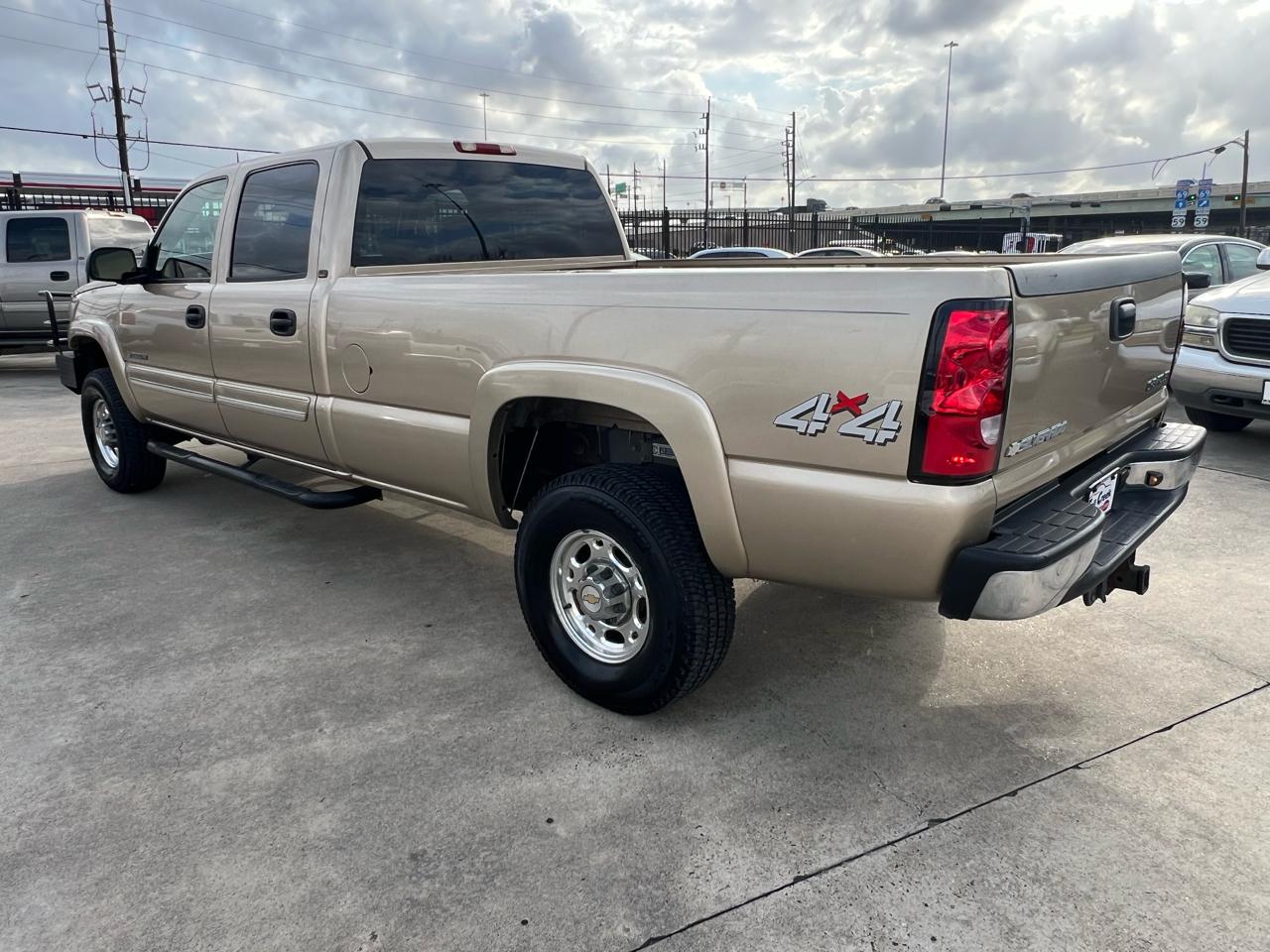 Chevrolet Silverado 2500HD LT Crew Cab Long Bed 4WD 2004