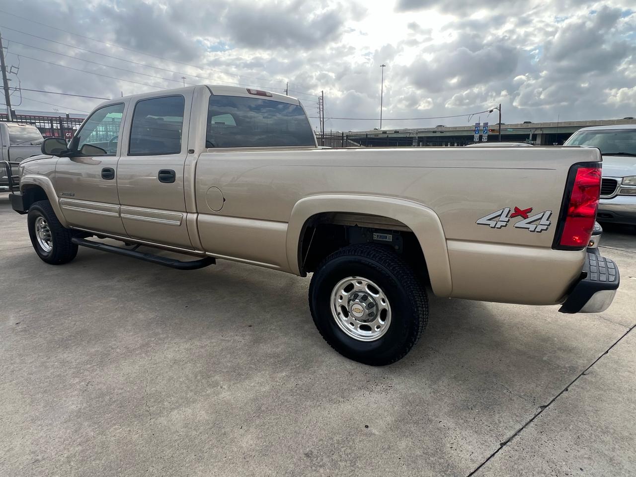 Chevrolet Silverado 2500HD LT Crew Cab Long Bed 4WD 2004