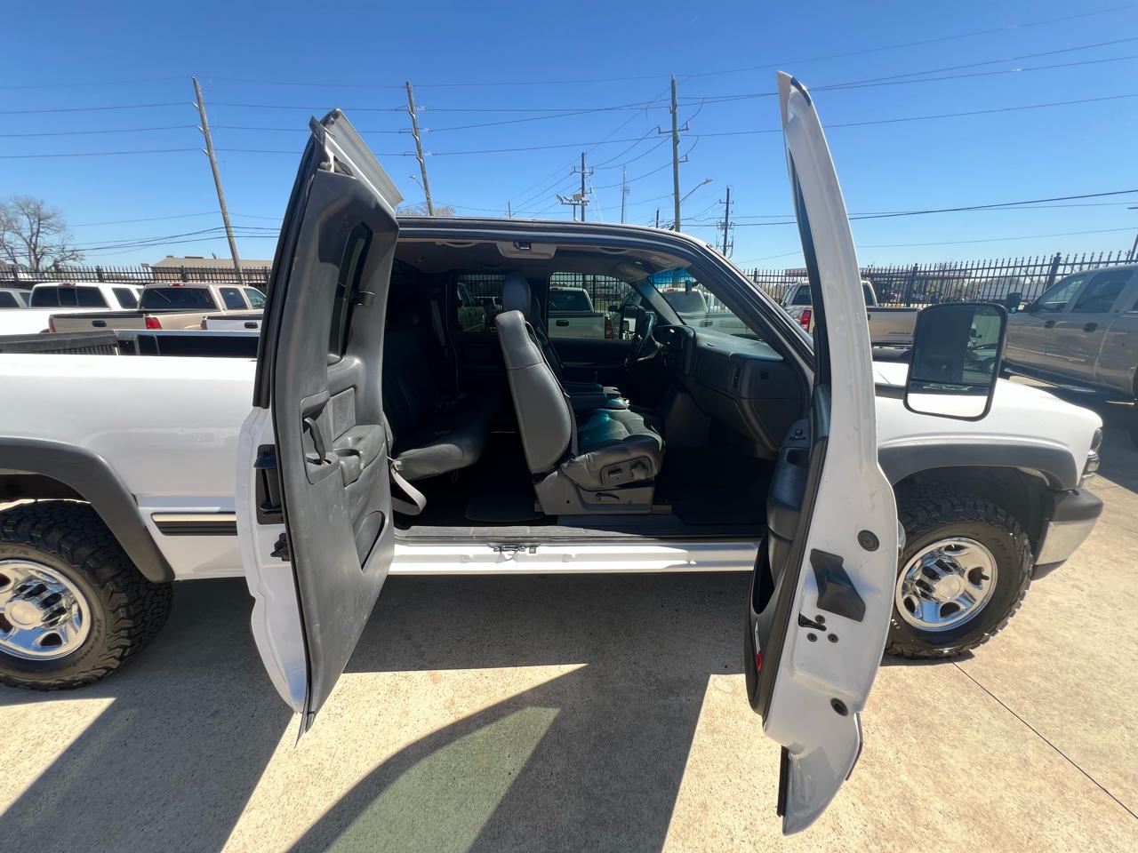 Chevrolet Silverado 2500 LT Ext. Cab 4-Door Short Bed 4WD 2002