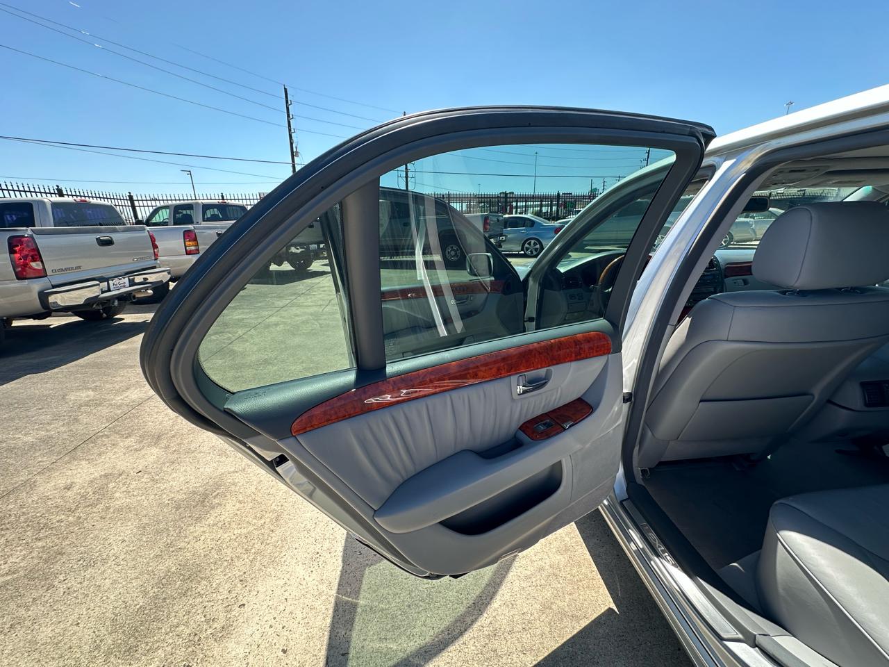 Lexus LS 430 Sedan 2004