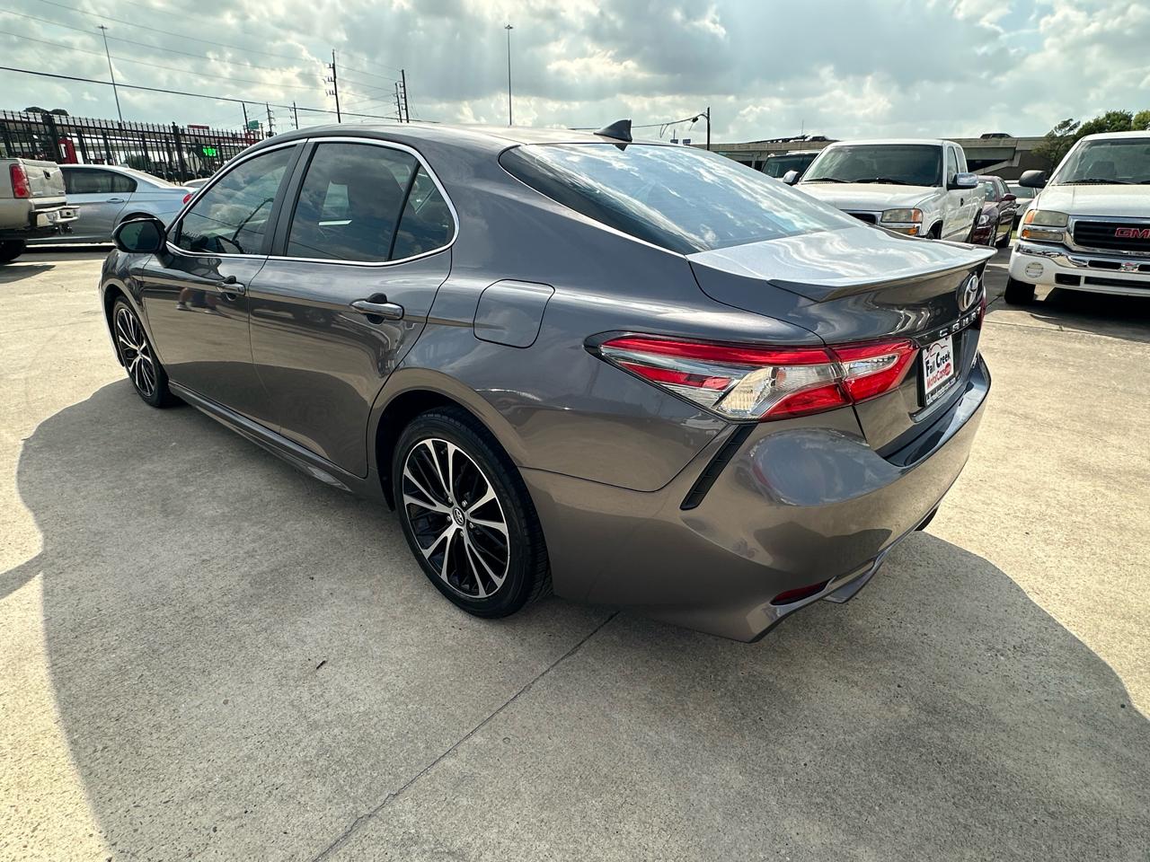 Toyota Camry SE 2019