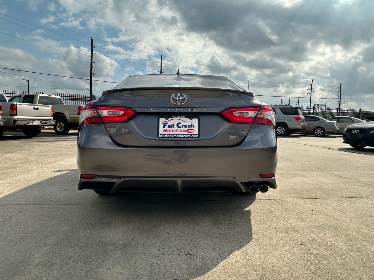 Toyota Camry SE 2019