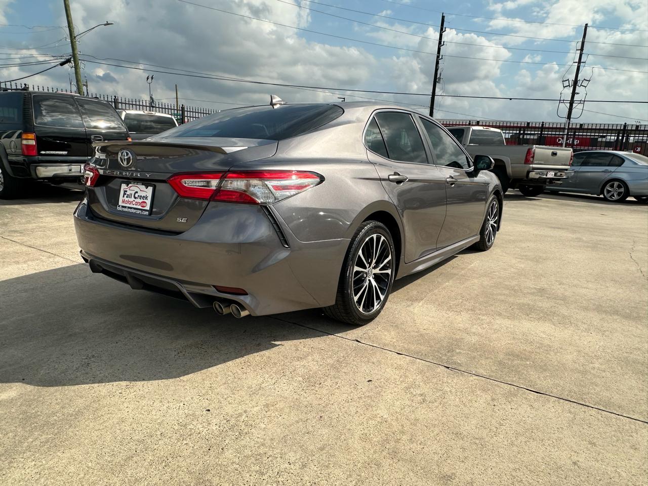 Toyota Camry SE 2019