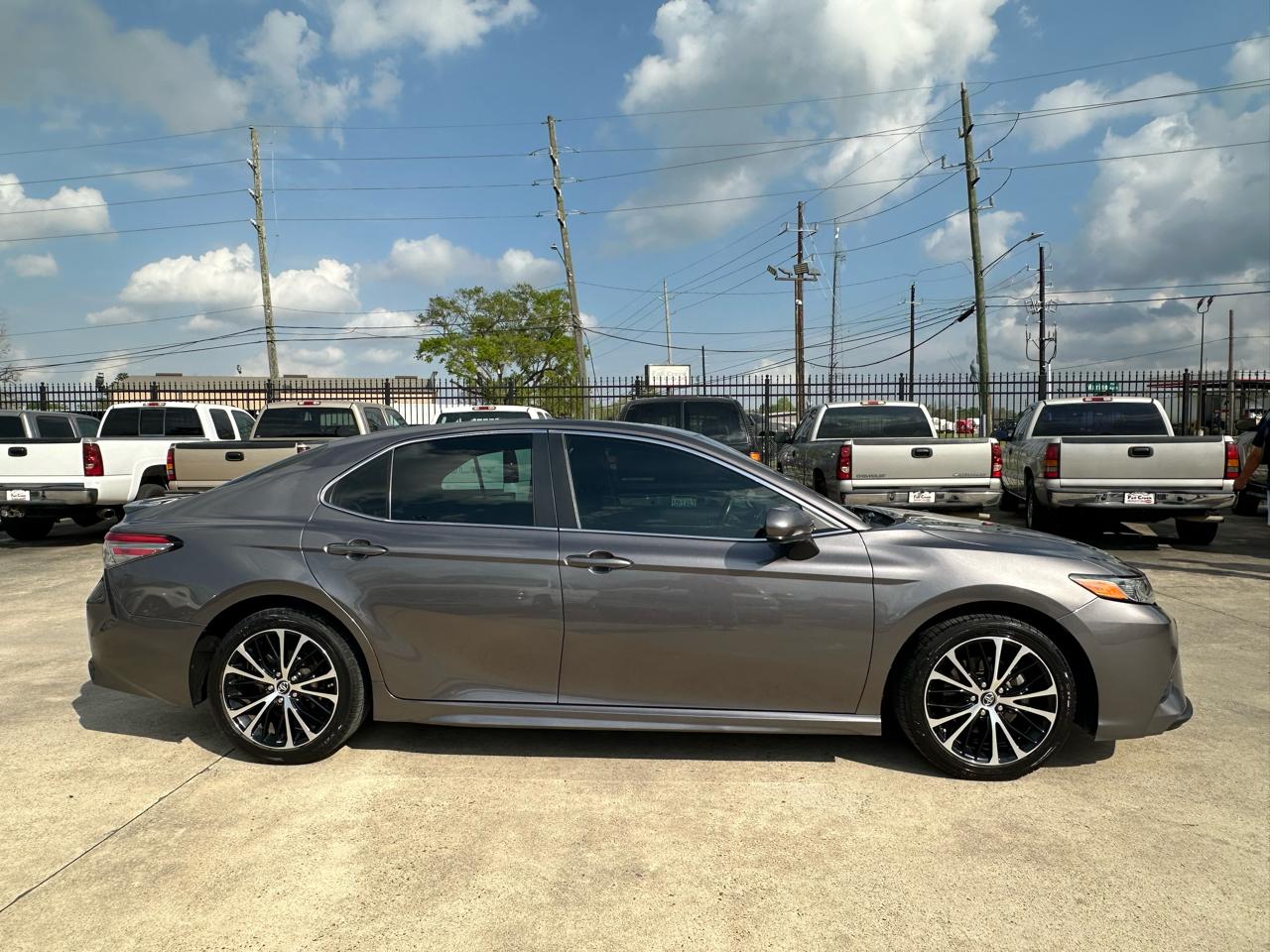 Toyota Camry SE 2019