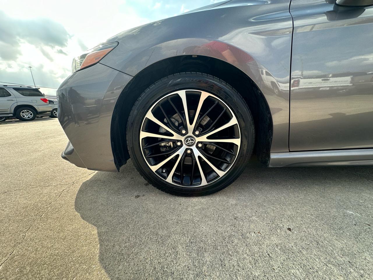 Toyota Camry SE 2019