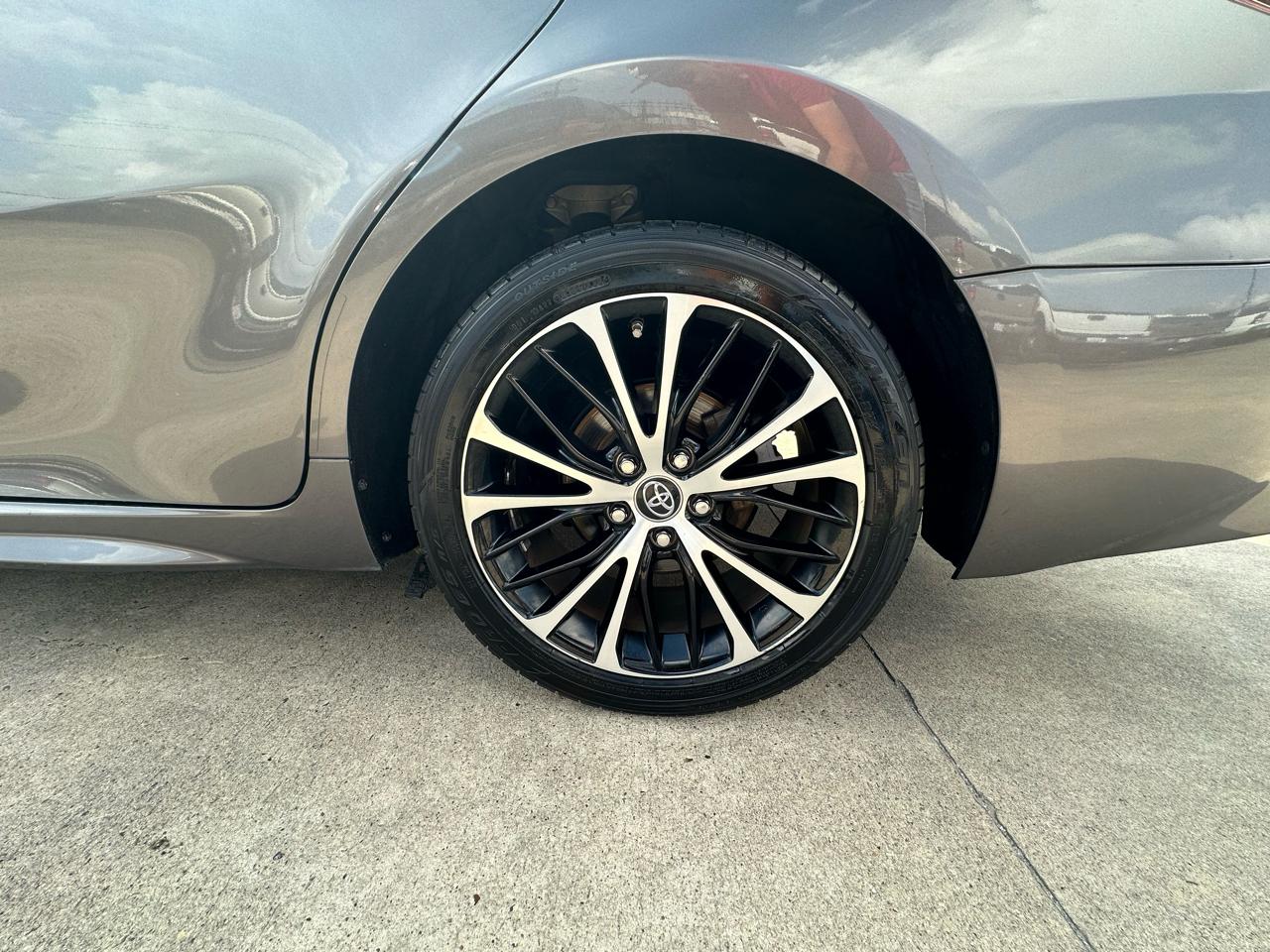 Toyota Camry SE 2019