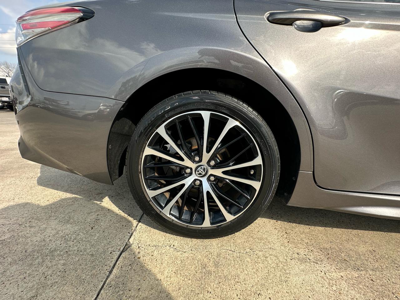 Toyota Camry SE 2019